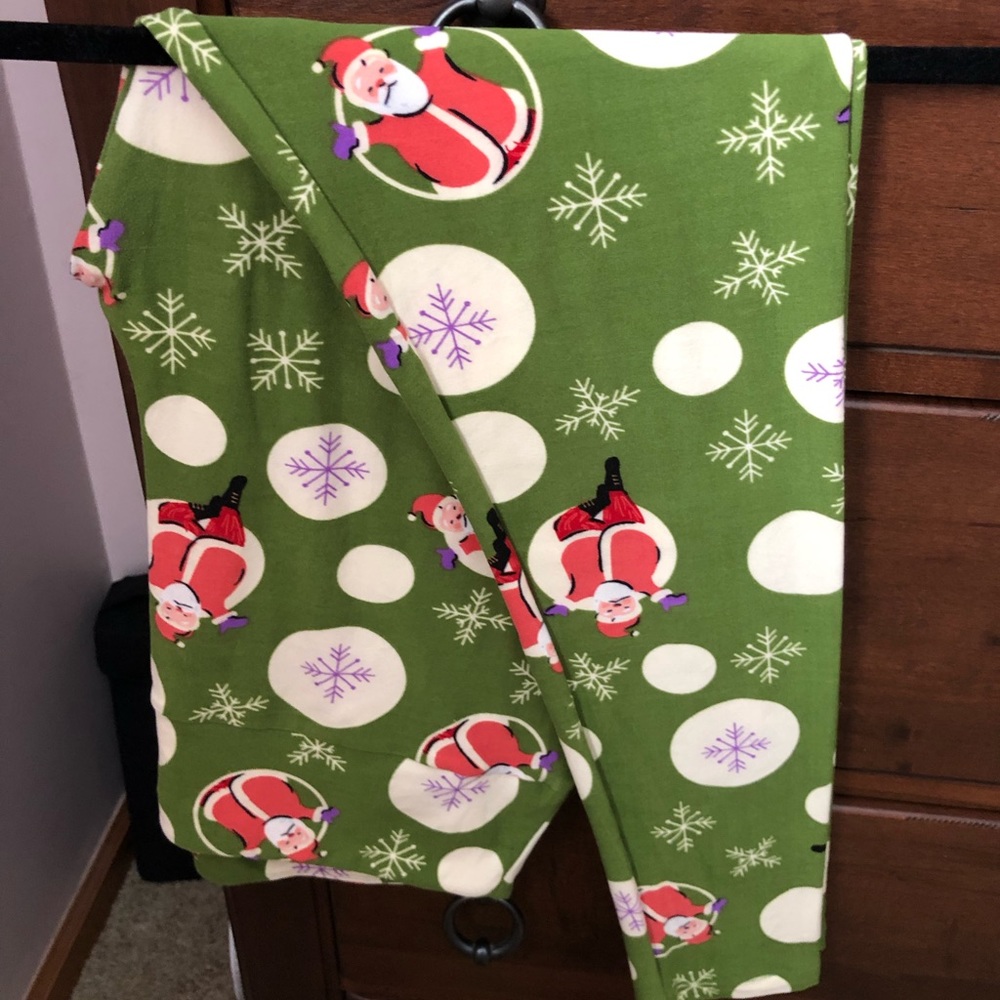 LuLaRoe Christmas Print Leggings TC